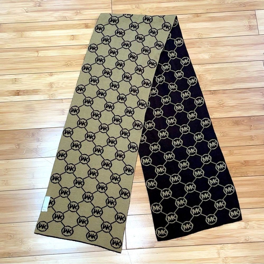 NWOT Michel Kors scarf